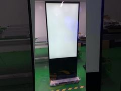 Display LCD di 49 pollici con segnaletica digitale a terra