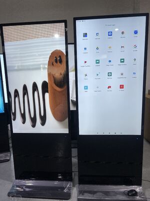 55 pollici Android OS LCD Digital Signage con 350 Cd / m2 Luminosità per schermo pubblicitario interno / esterno