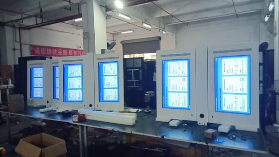 85 65 55 43 Inch Outdoor LCD Digital Signage con 2500Cd/m2 Luminosità e 178°/178° angolo di visione Alimentato da CPU Quad-core Cortex-A17